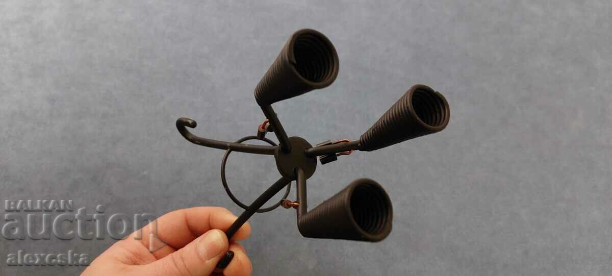 Sfeșnic vechi-Art Deco cu preț 12.00 BGN | € 6.14 Sfeșnic vechi-Art Deco cu preț 12.00 BGN | € 6.14