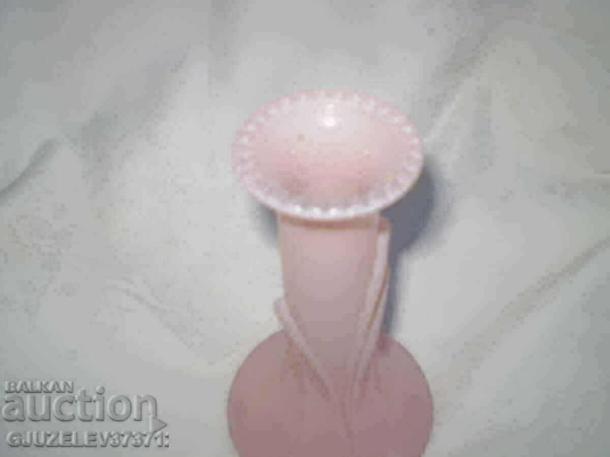 19th Century A Rare Vase With Hard To Find Shape Rose Glass - 6 19th Century A Rare Vase With Hard To Find Shape Rose Glass - 6