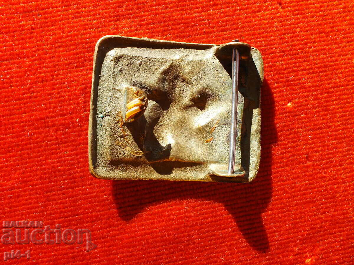 Стара бронзова военна тока с цена 10.00 лв. | € 5.11 Стара бронзова военна тока с цена 10.00 лв. | € 5.11