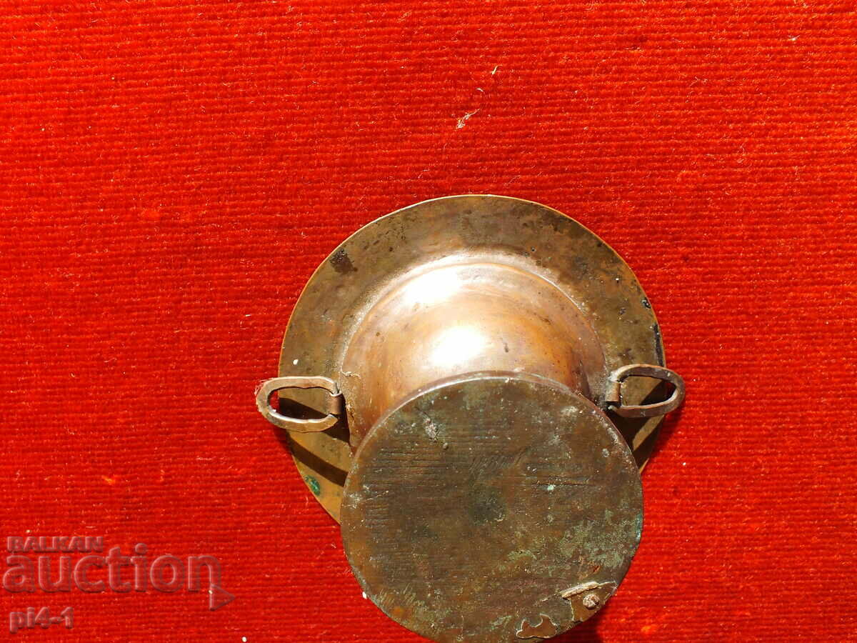 Lampă veche de cupru de casă cu preț 30.00 BGN | € 15.34 Lampă veche de cupru de casă cu preț 30.00 BGN | € 15.34