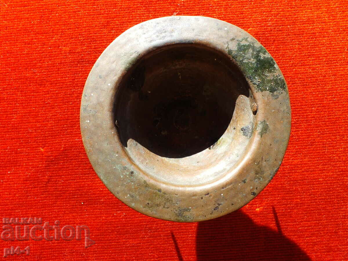 Licitație Lampă veche de cupru de casă Licitație Lampă veche de cupru de casă