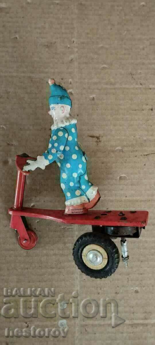 OLD TIN MECHANICAL TOY
