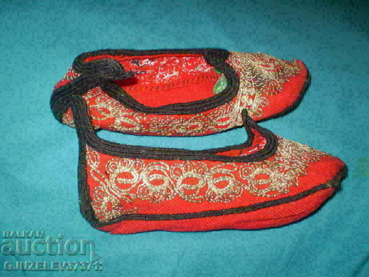 Auction Antique Hand Embroidered Red Terlitzi With Gold Metallic Auction Antique Hand Embroidered Red Terlitzi With Gold Metallic