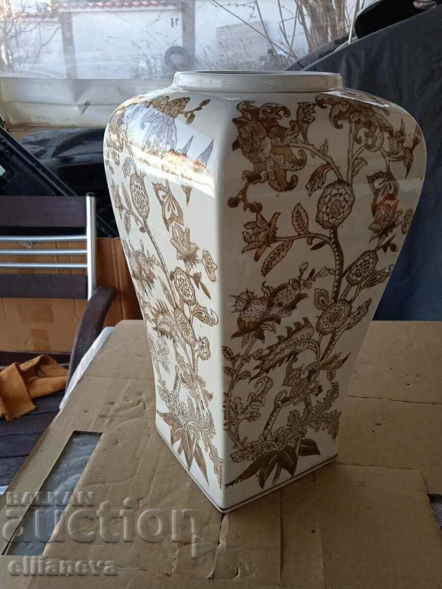 Large beautiful vase 40 cm with price 150.00 BGN | € 76.69 Large beautiful vase 40 cm with price 150.00 BGN | € 76.69