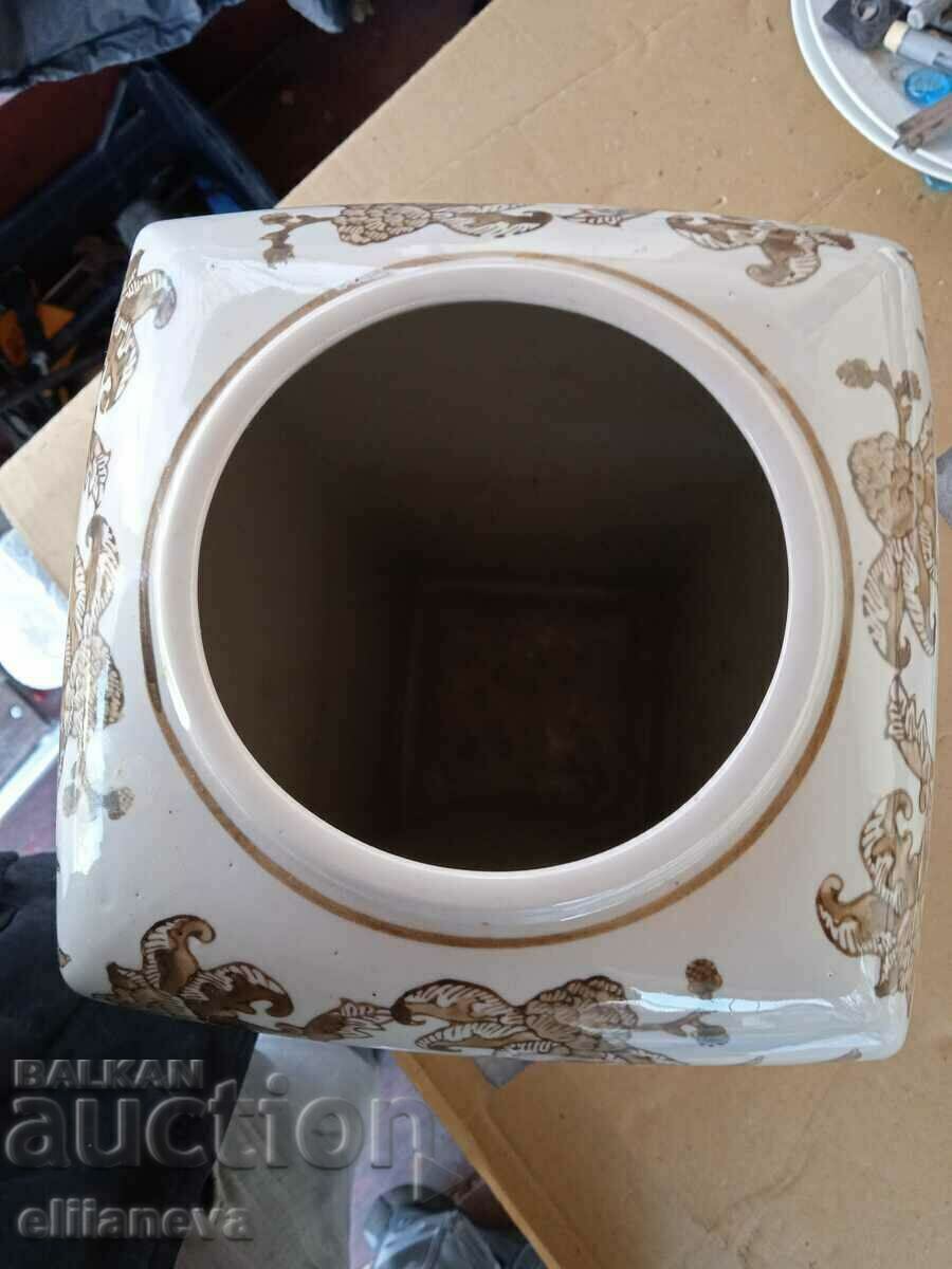 Delivery of Large beautiful vase 40 cm Delivery of Large beautiful vase 40 cm