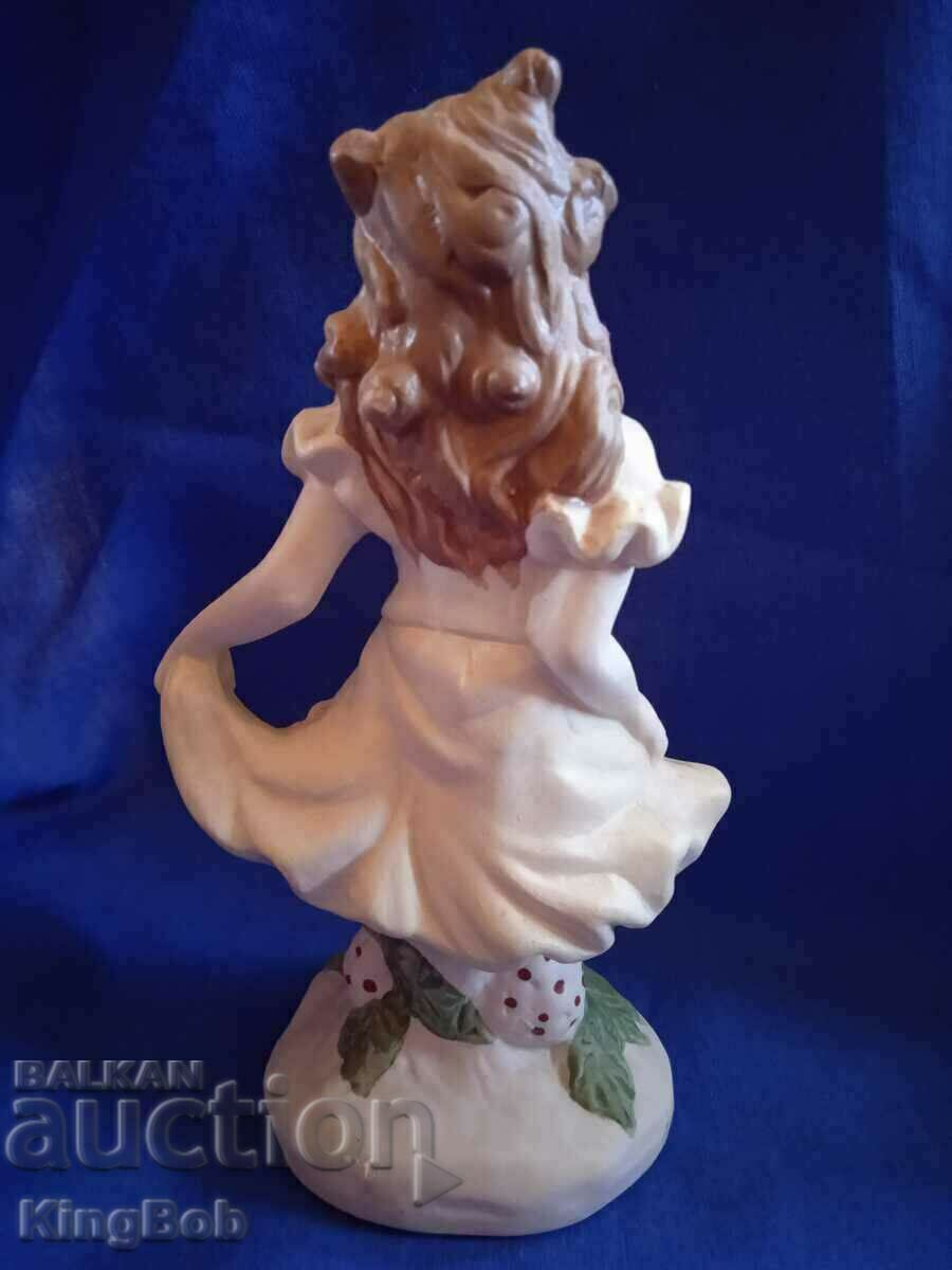 Auction  EXCELLENT PORCELAIN FIGURE "GIRL"