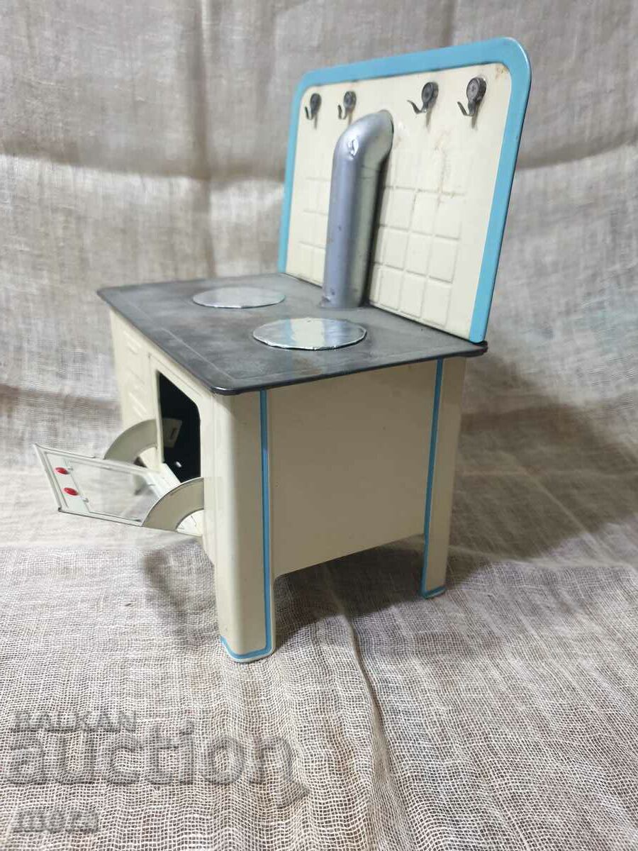 Auction An old metal toy - a cooking stove Auction An old metal toy - a cooking stove