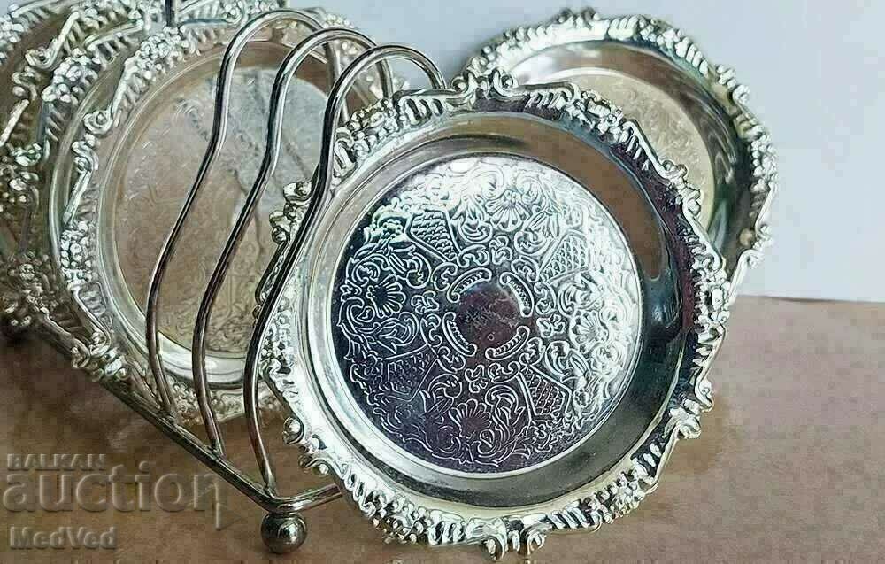 Δημοπρασία Σετ μεταλλικά πιατάκια/ψάθα Δημοπρασία Σετ μεταλλικά πιατάκια/ψάθα