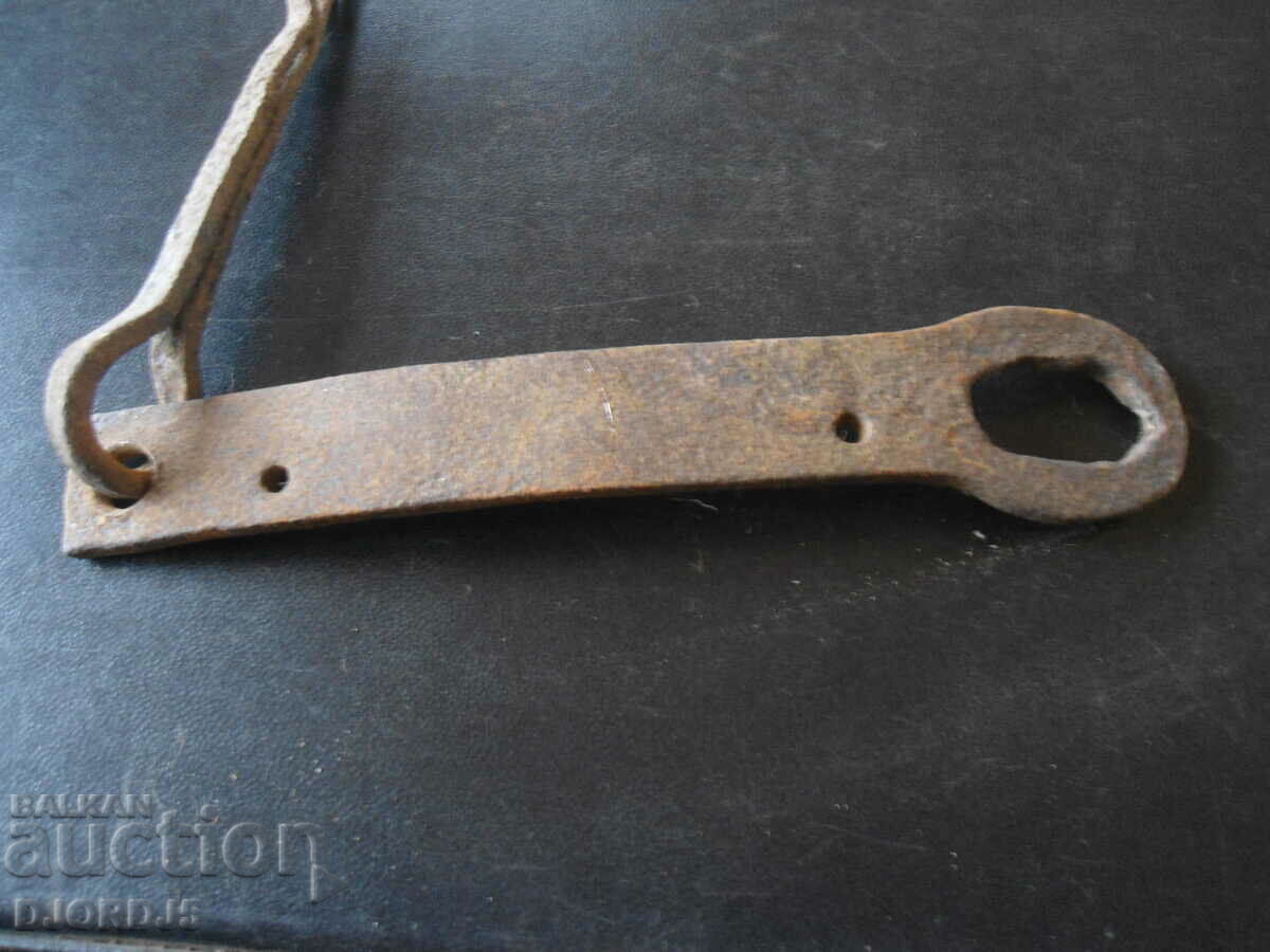 Old wrought latch with price 3.00 BGN | € 1.53 Old wrought latch with price 3.00 BGN | € 1.53