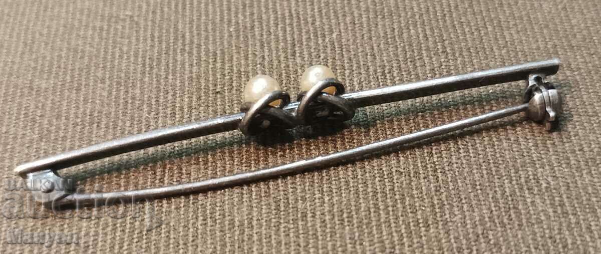 Beautiful antique silver brooch with two pearls. with price 29.90 BGN | € 15.29 Beautiful antique silver brooch with two pearls. with price 29.90 BGN | € 15.29