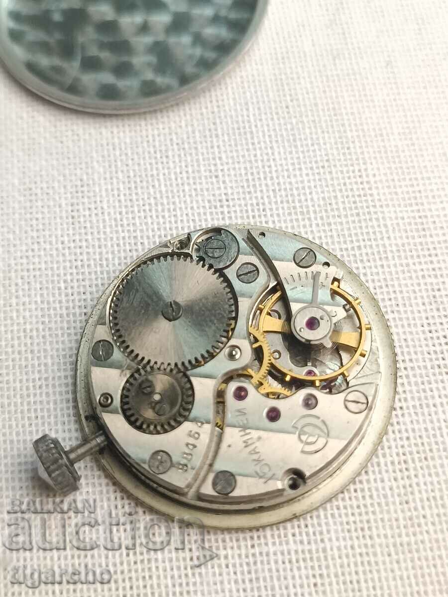 Παράδοση Μαλλιά ρολόι Νίκη Παράδοση Μαλλιά ρολόι Νίκη