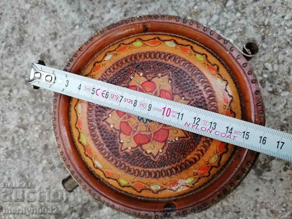 Delivery of Buckel, a vase, a wooden pave Delivery of Buckel, a vase, a wooden pave