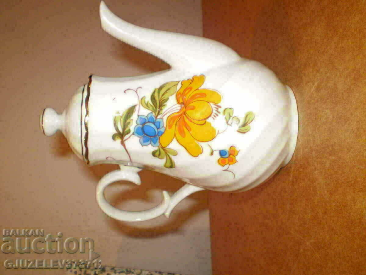 Retro jug Bulgarian Porcelain with lid with price 25.00 BGN | € 12.78 Retro jug Bulgarian Porcelain with lid with price 25.00 BGN | € 12.78