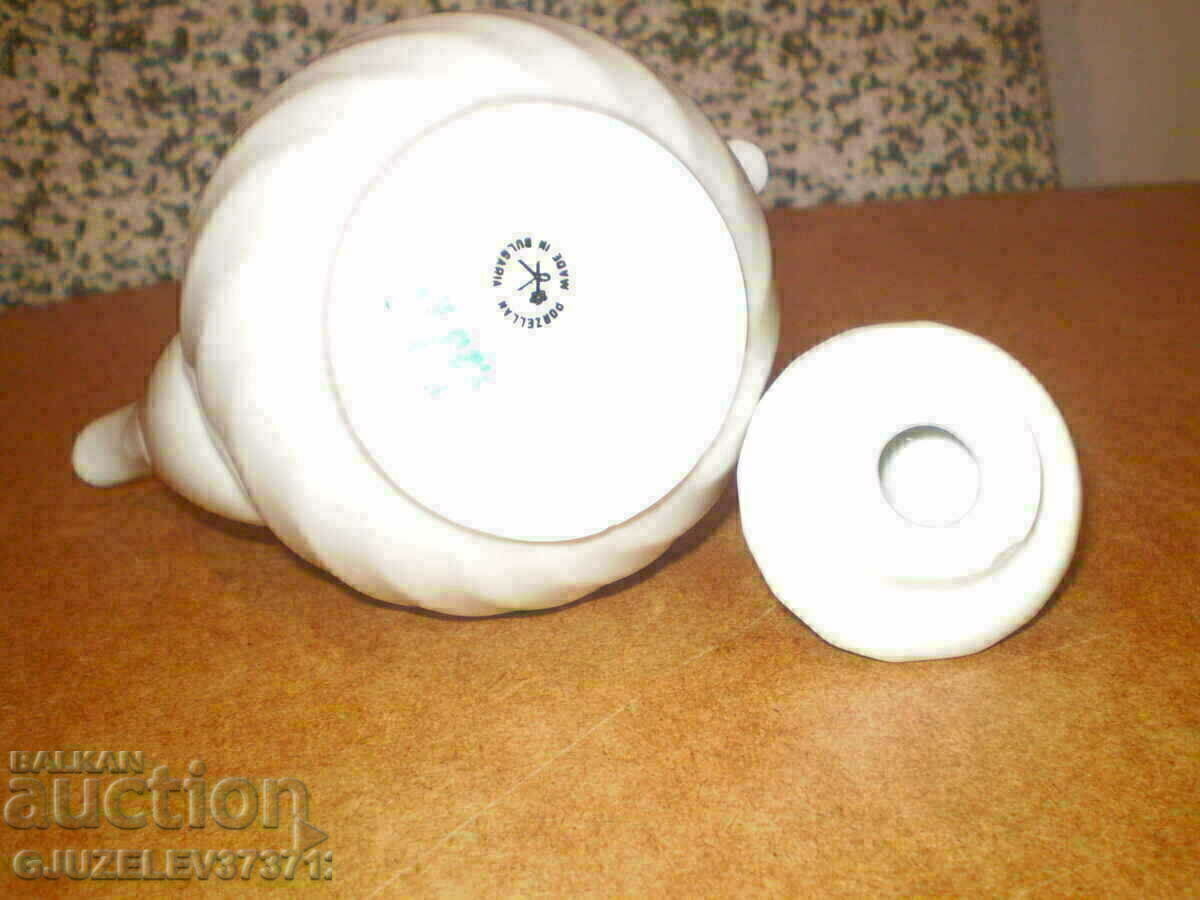 Delivery of Retro jug Bulgarian Porcelain with lid Delivery of Retro jug Bulgarian Porcelain with lid