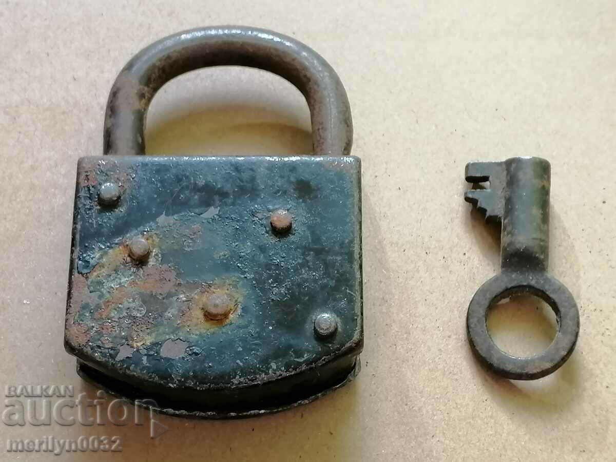 Old padlock with key, suitcase, padlock, latch, lock - 7