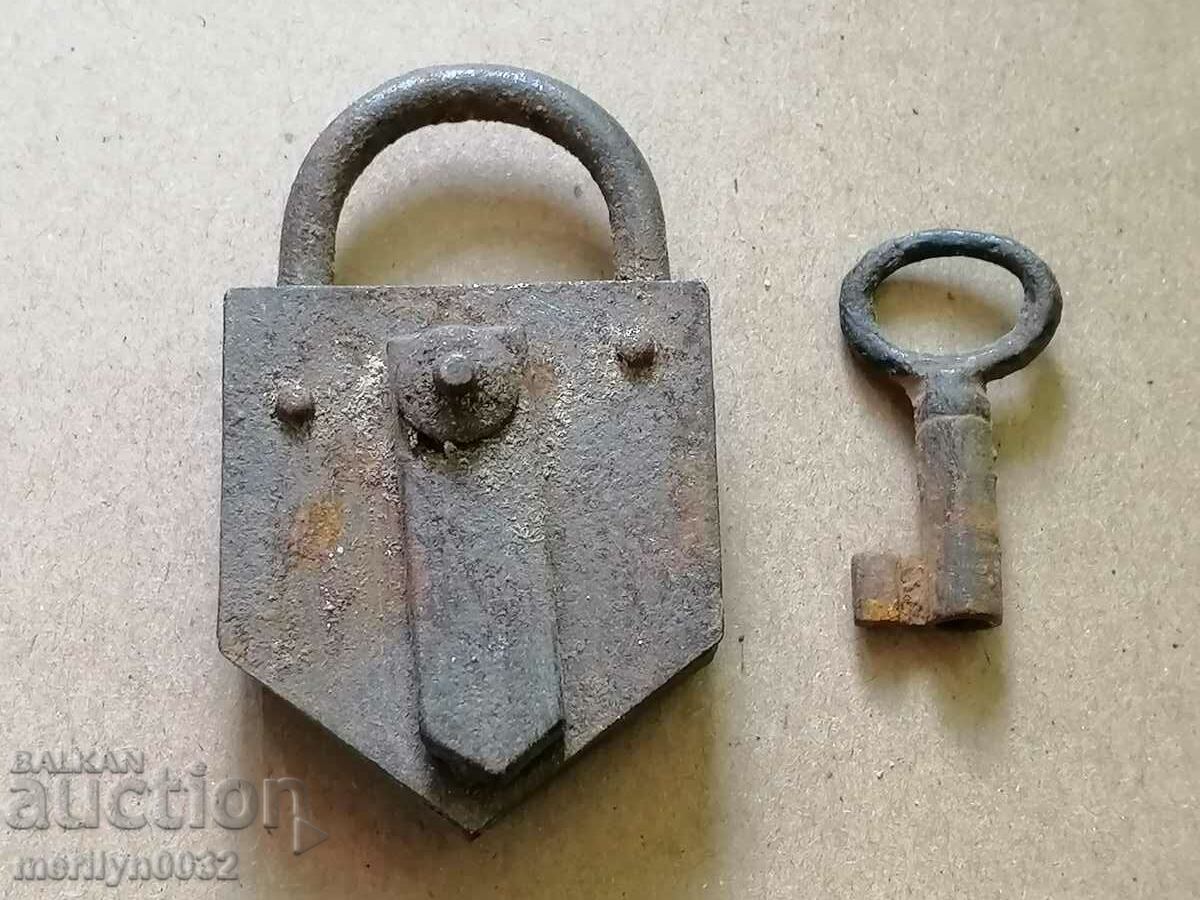 Old padlock with key, suitcase, padlock, latch, lock with price 39.00 BGN | € 19.94