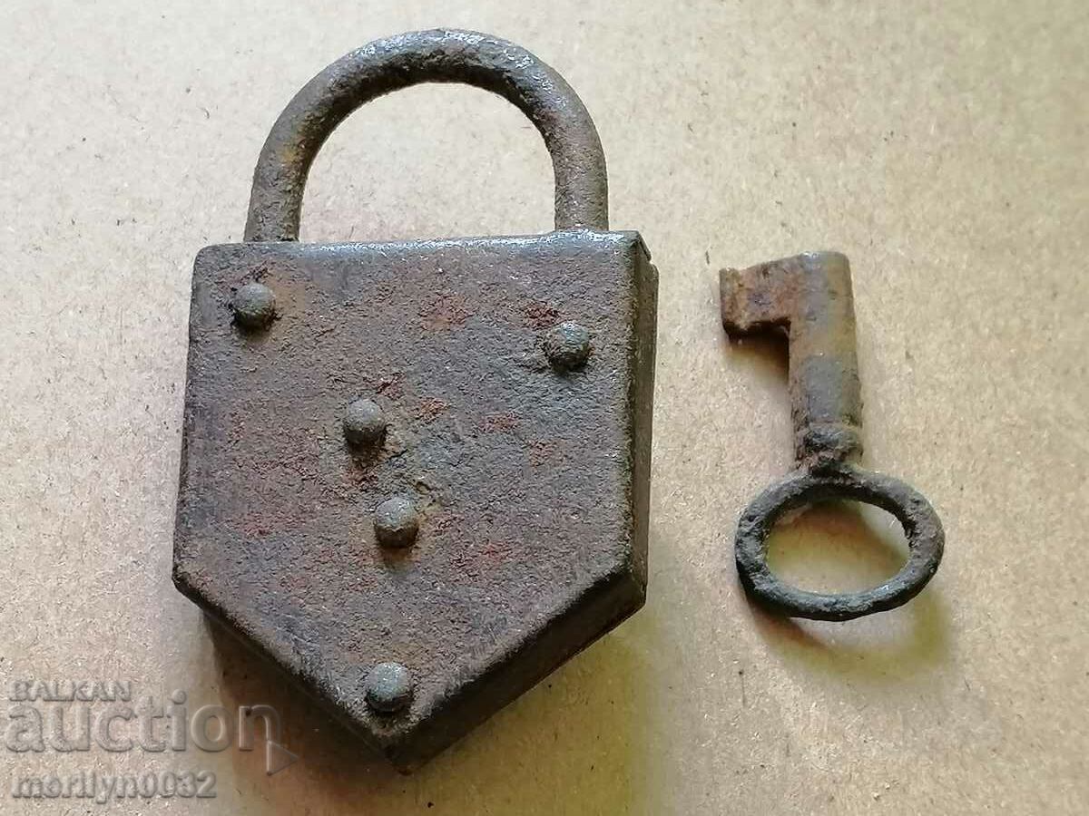 Old padlock with key, suitcase, padlock, latch, lock - 5