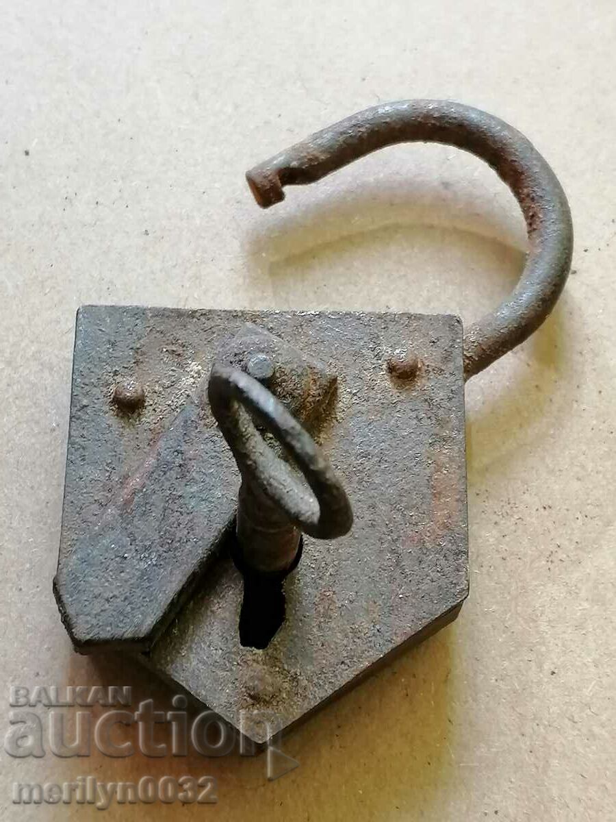 Old padlock with key, suitcase, padlock, latch, lock - 6