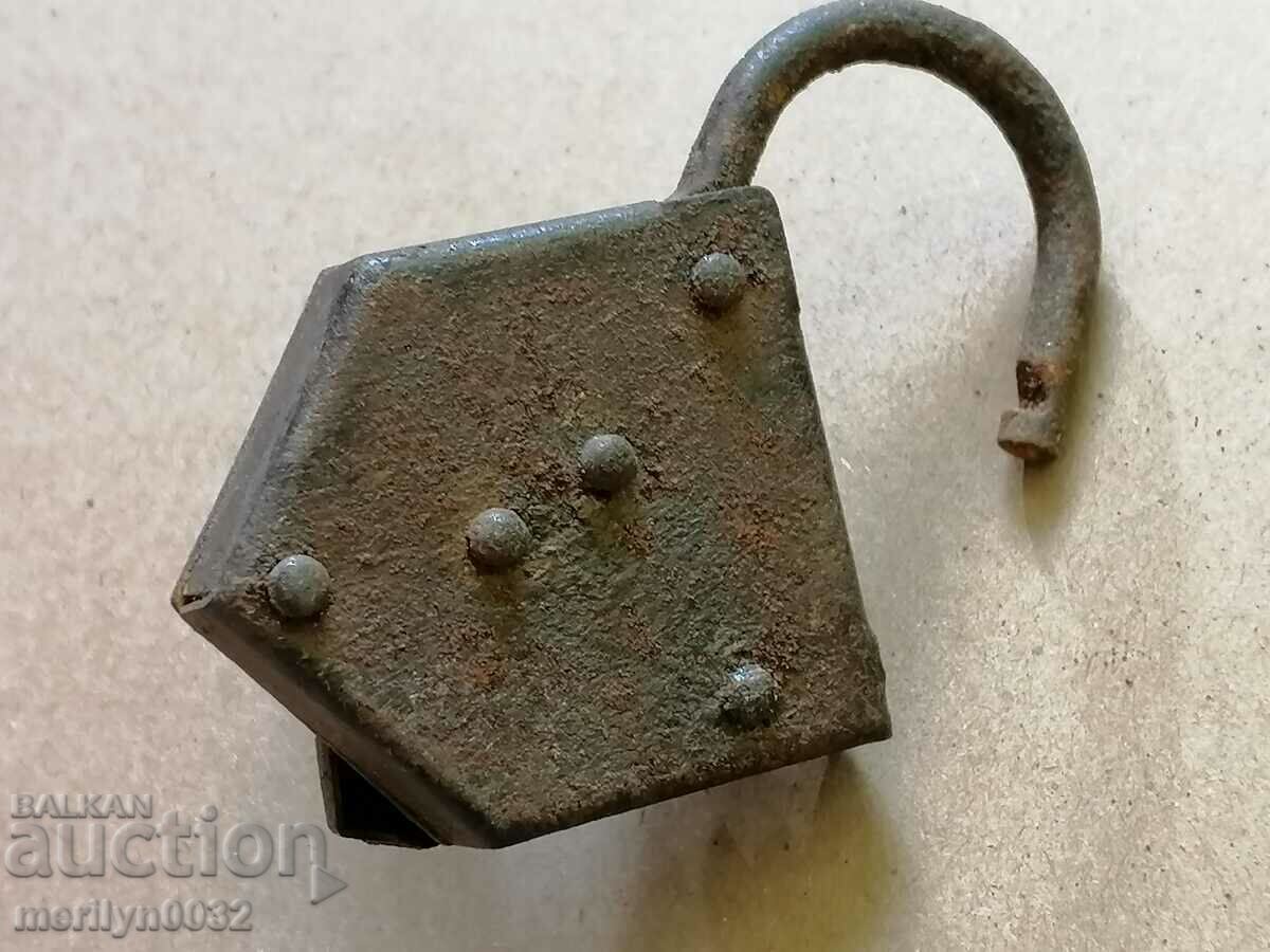 Old padlock with key, suitcase, padlock, latch, lock - 7