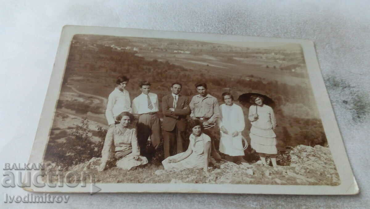 Photo Earth Men and women over the city 1929