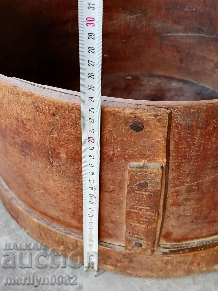 Delivery of An authentic, authentic crank Delivery of An authentic, authentic crank