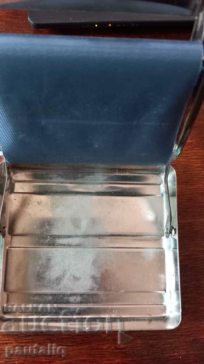 CIGARETTE BOX WITH CIGARETTE ROLLER with price 5.00 BGN | € 2.56 CIGARETTE BOX WITH CIGARETTE ROLLER with price 5.00 BGN | € 2.56