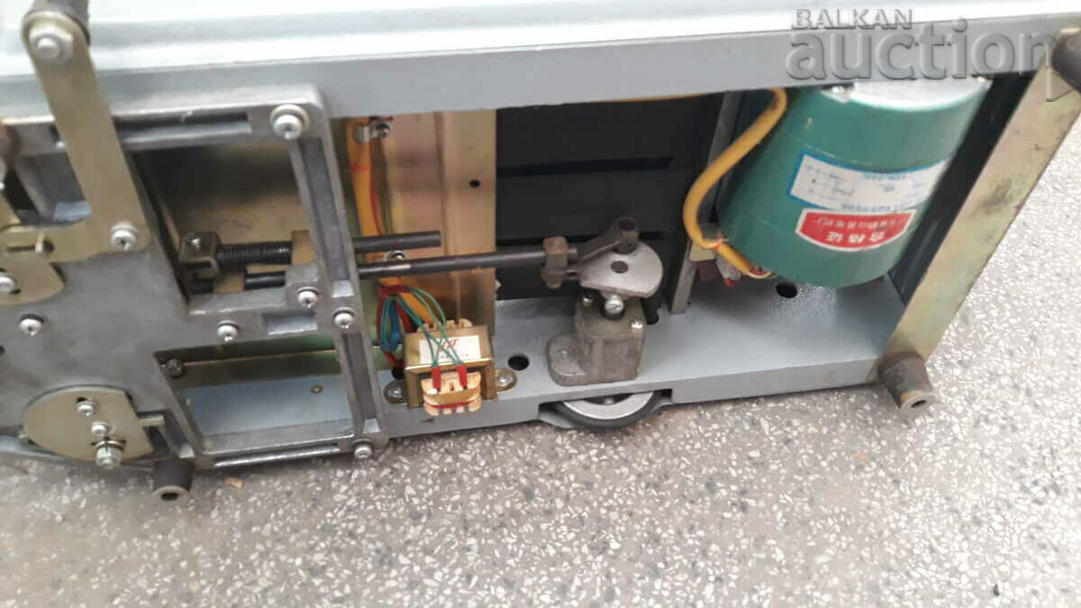 Аукцион ретро винтидж банкнотоброячна машина 90те Аукцион ретро винтидж банкнотоброячна машина 90те