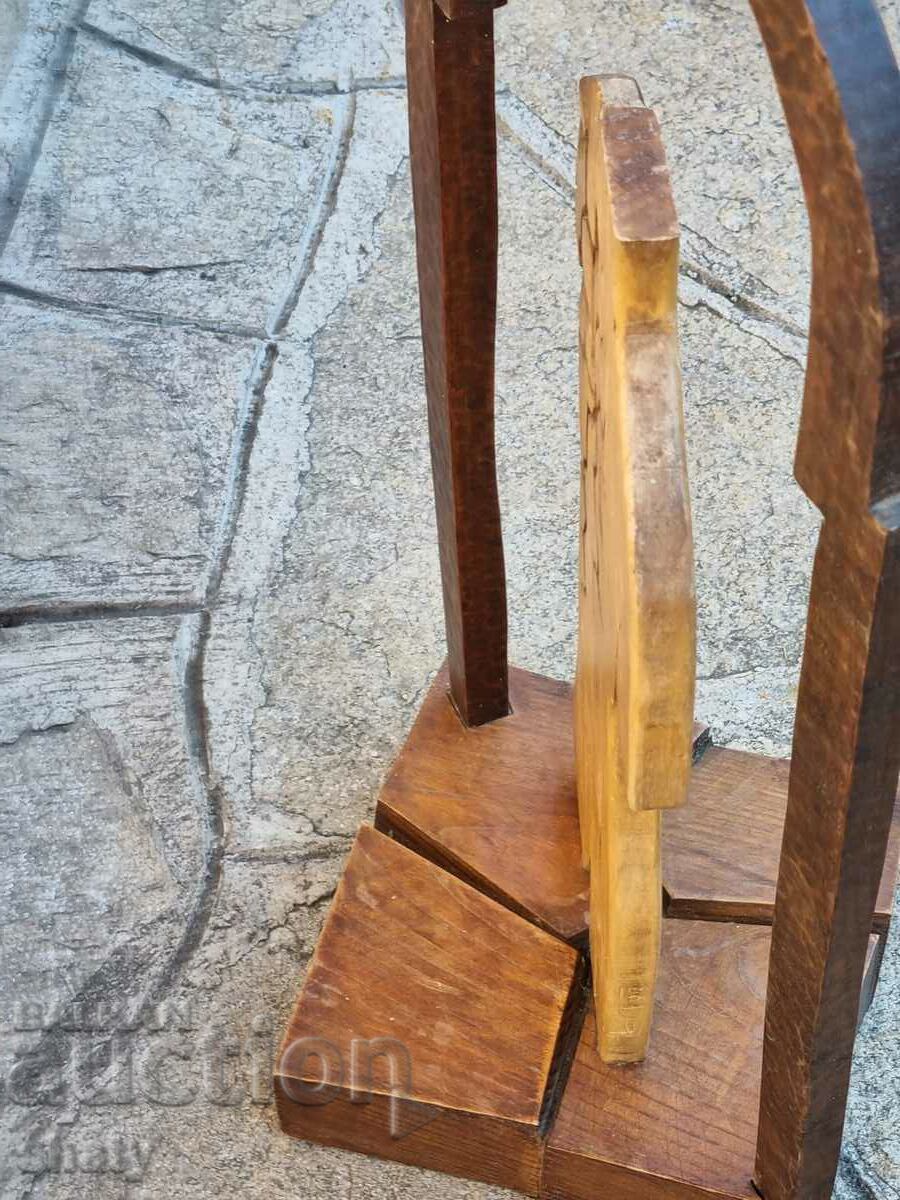 Auction  Author's wooden statue