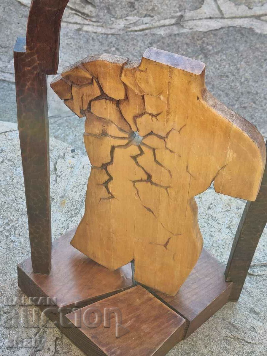 Delivery of Author's wooden statue