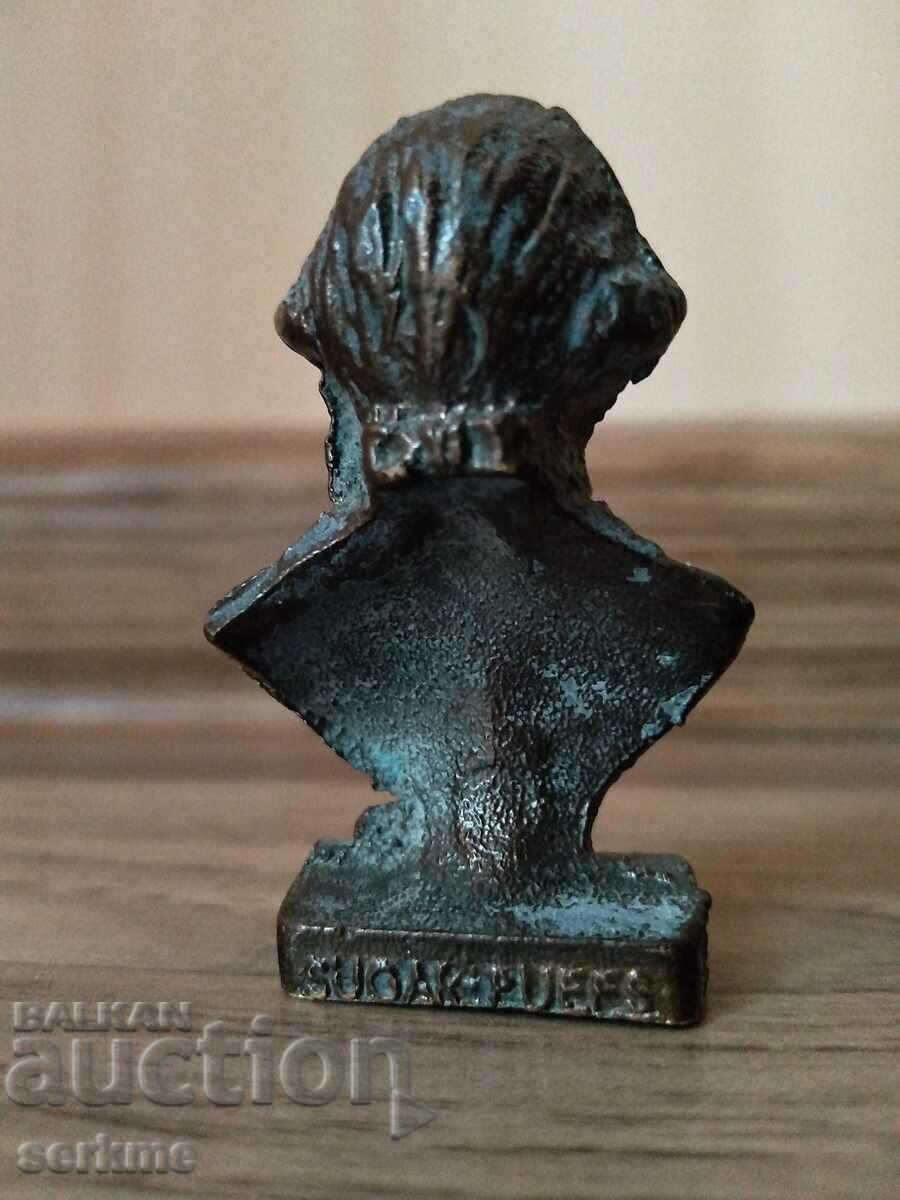 Metal bust with price 15.00 BGN | € 7.67 Metal bust with price 15.00 BGN | € 7.67