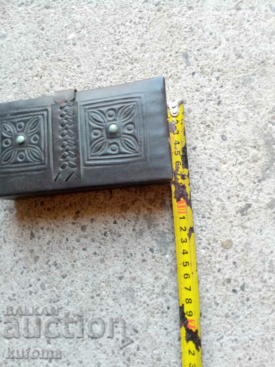 Old leather case for jewelery with price 9.99 BGN | € 5.11 Old leather case for jewelery with price 9.99 BGN | € 5.11