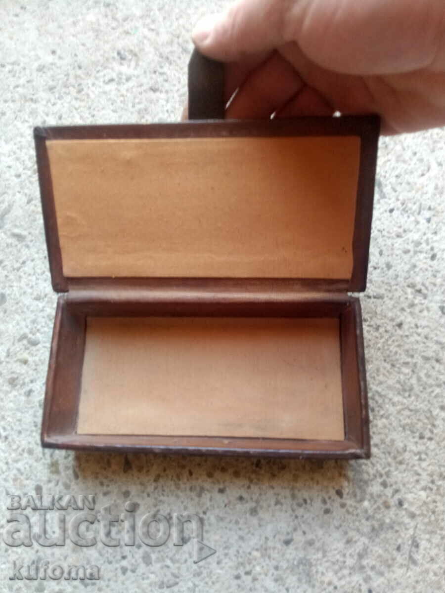 Auction Old leather case for jewelery Auction Old leather case for jewelery