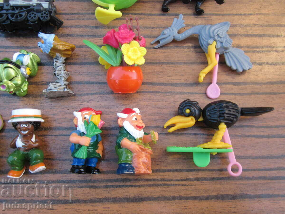 Auction lot of 15 vintage kinder egg toys Auction lot of 15 vintage kinder egg toys