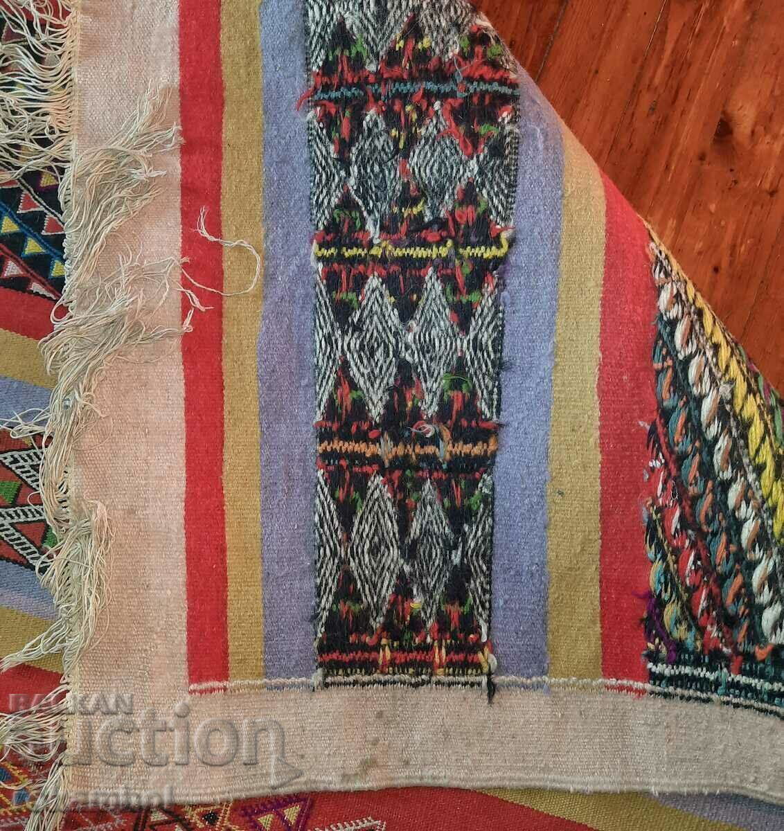 Auction A unique hand-woven Moroccan rug Auction A unique hand-woven Moroccan rug