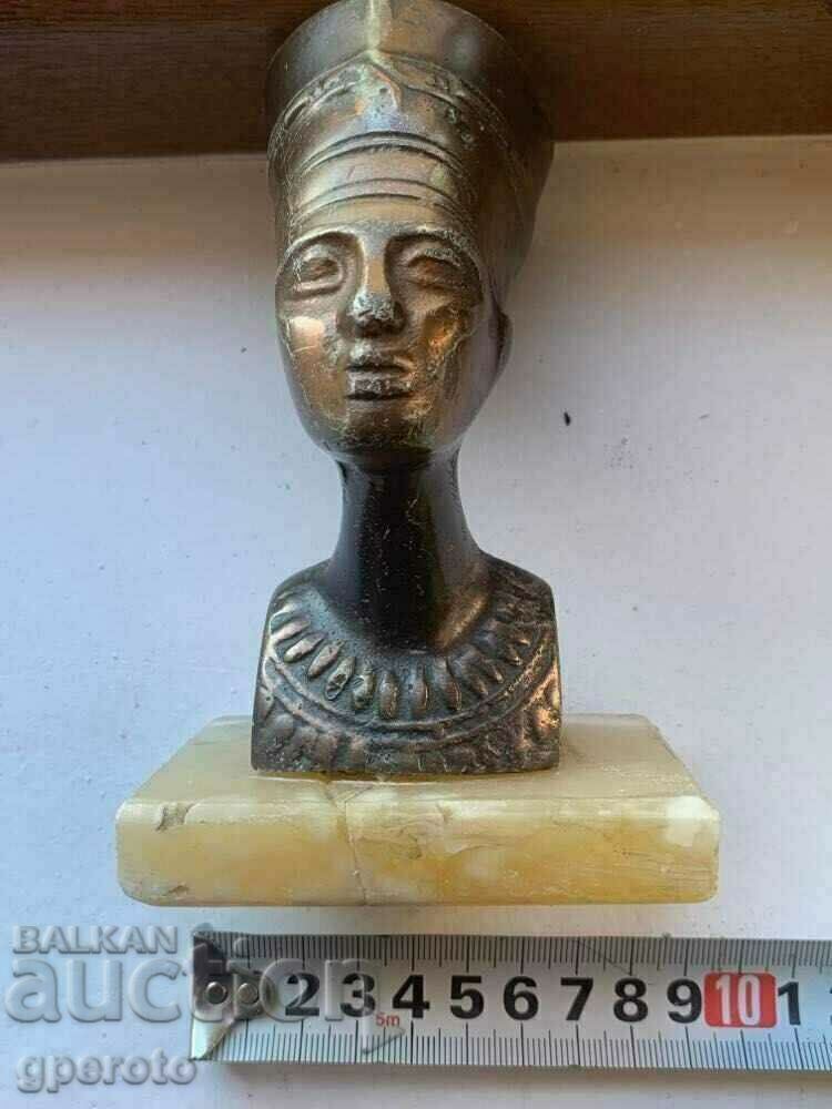 Ancient Egyptian statuette of Nefertiti-bronze and onyx-2 with price 29.00 BGN | € 14.83