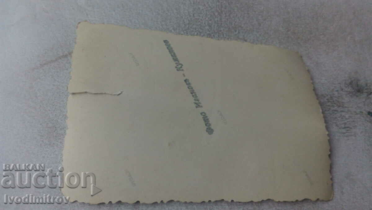 Photo Kumanovo Two men and women on the road with price 2.35 BGN | € 1.20 Photo Kumanovo Two men and women on the road with price 2.35 BGN | € 1.20