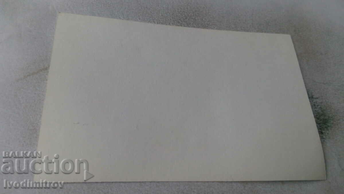 Φωτογραφία Δύο νεαρά κορίτσια στην παραλία με τιμή 1.65 BGN | € 0.84 Φωτογραφία Δύο νεαρά κορίτσια στην παραλία με τιμή 1.65 BGN | € 0.84