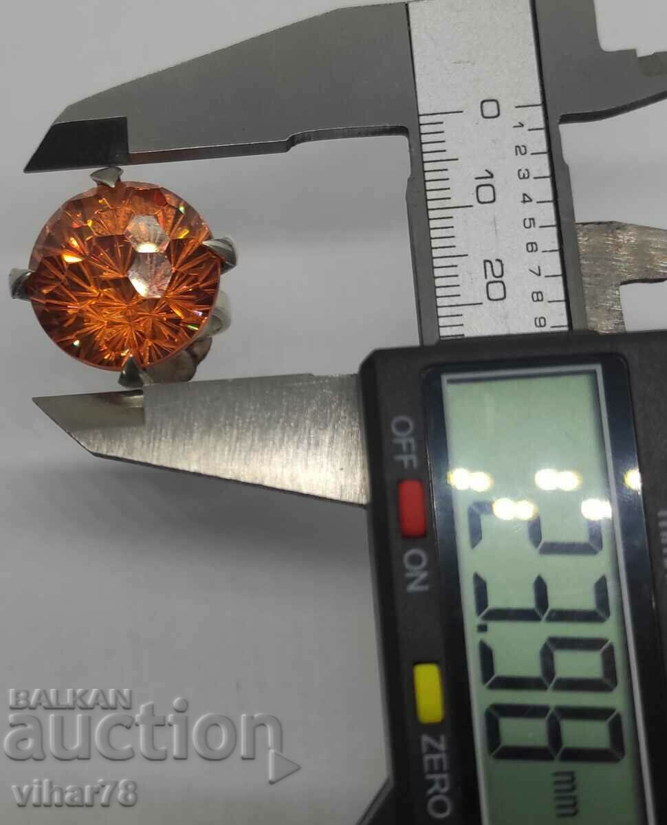 Auction  Solid silver ring with cubic zirconia