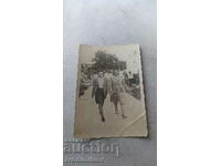 Снимка Кюстендилъ Две жени на разходка