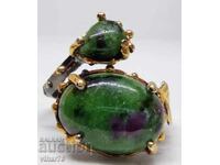 Inel de argint cu un rubin în ziozit