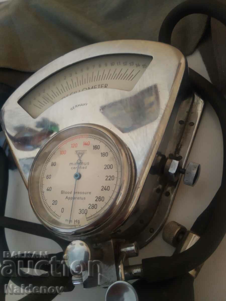 Немски апарат за кръвно от Втората световна вой Oscillometer с цена 199.99 лв. | € 102.25 Немски апарат за кръвно от Втората световна вой Oscillometer с цена 199.99 лв. | € 102.25