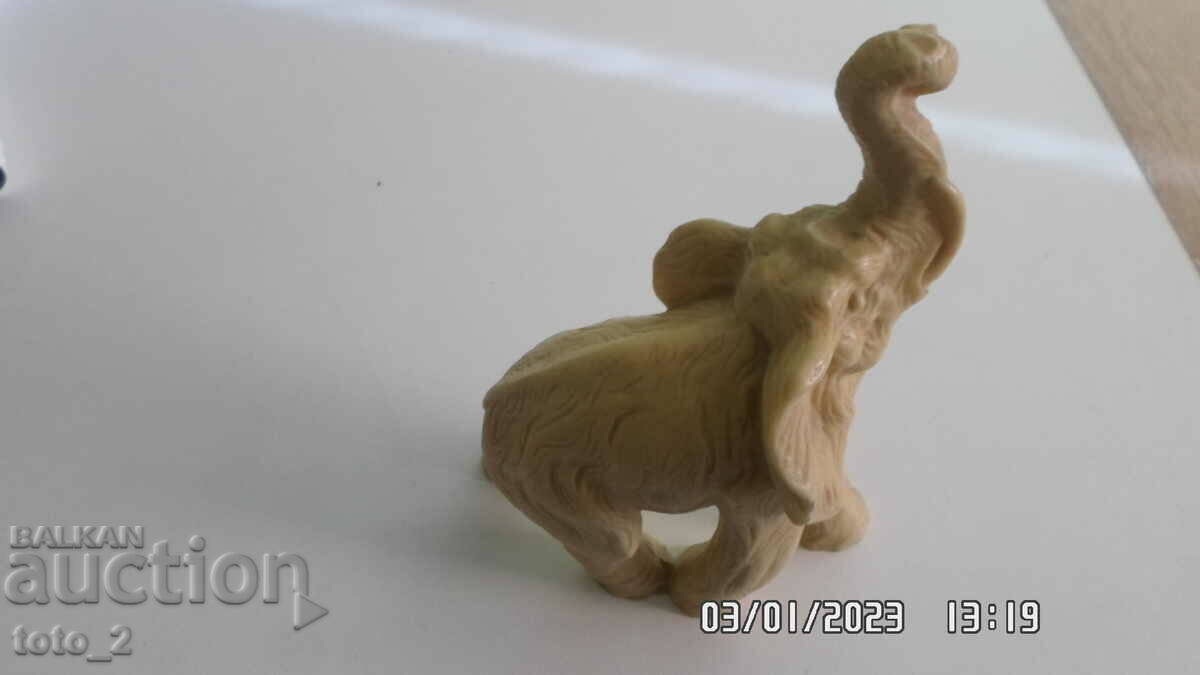 Auction ELEPHANT STATUETTE - ALABASTER Auction ELEPHANT STATUETTE - ALABASTER