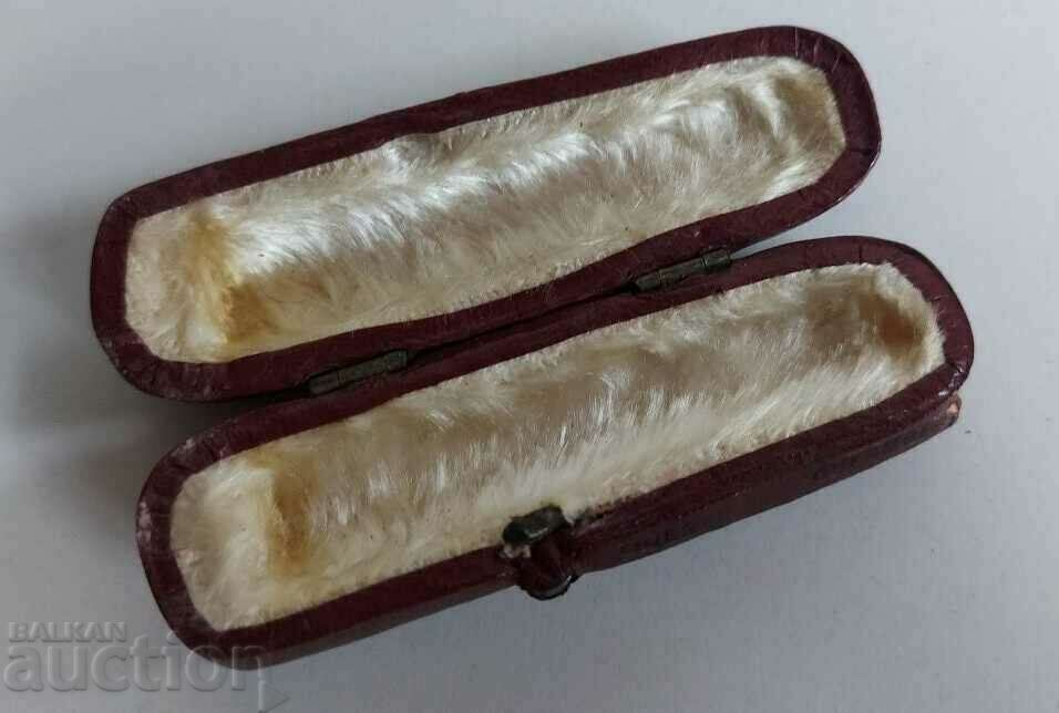 100 YEAR OLD AMBER CIGARETTE BOX - 5 100 YEAR OLD AMBER CIGARETTE BOX - 5