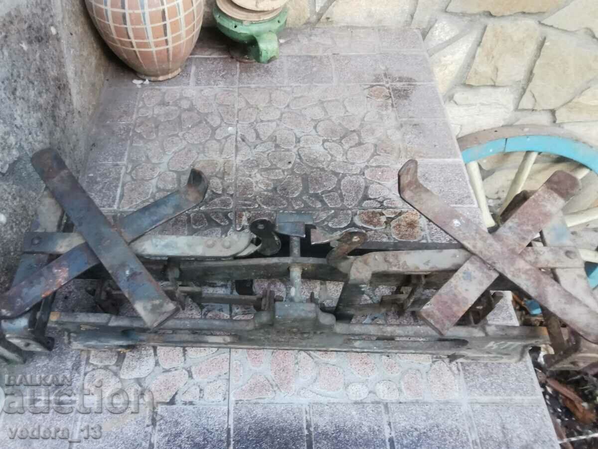 Δημοπρασία μια παλιά ζυγαριά Δημοπρασία μια παλιά ζυγαριά