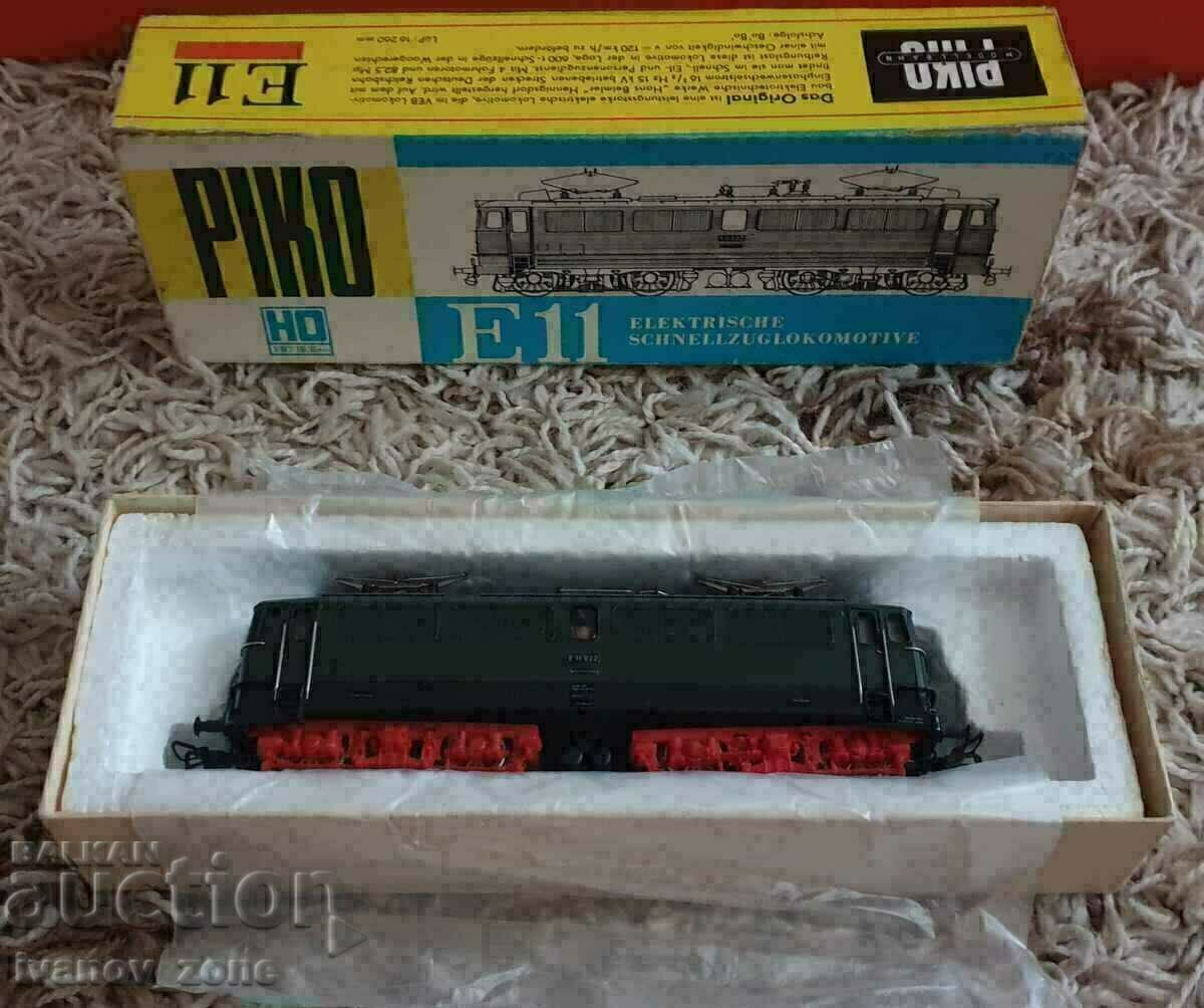 Locomotive Piko HO E11 - 6 Locomotive Piko HO E11 - 6