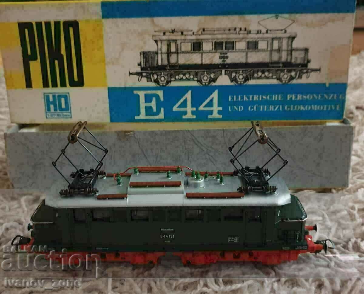 Auction Locomotive Piko HO E44 Auction Locomotive Piko HO E44