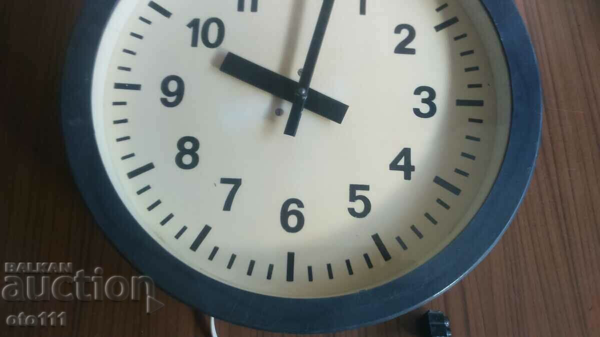 Auction OLD STATION CLOCK Auction OLD STATION CLOCK