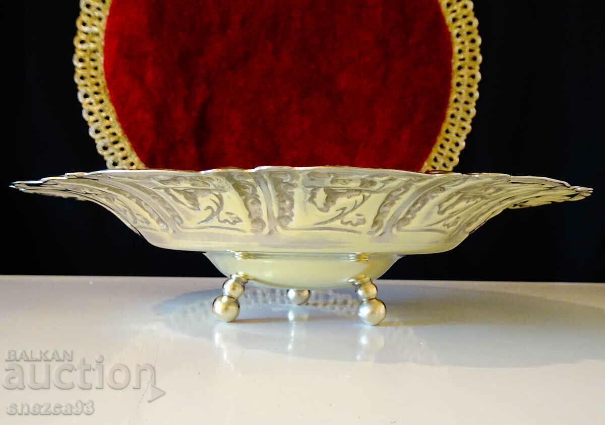 English embossed bronze fruit bowl, Baroque with price 76.00 BGN | € 38.86 English embossed bronze fruit bowl, Baroque with price 76.00 BGN | € 38.86