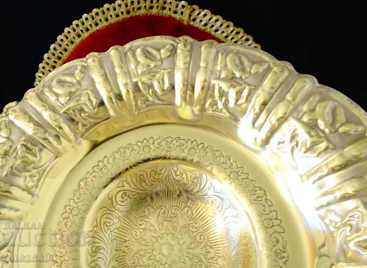 Auction English embossed bronze fruit bowl, Baroque Auction English embossed bronze fruit bowl, Baroque