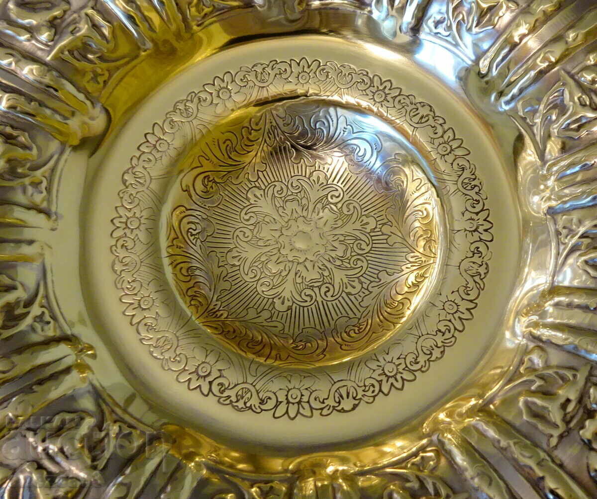 Delivery of English embossed bronze fruit bowl, Baroque Delivery of English embossed bronze fruit bowl, Baroque